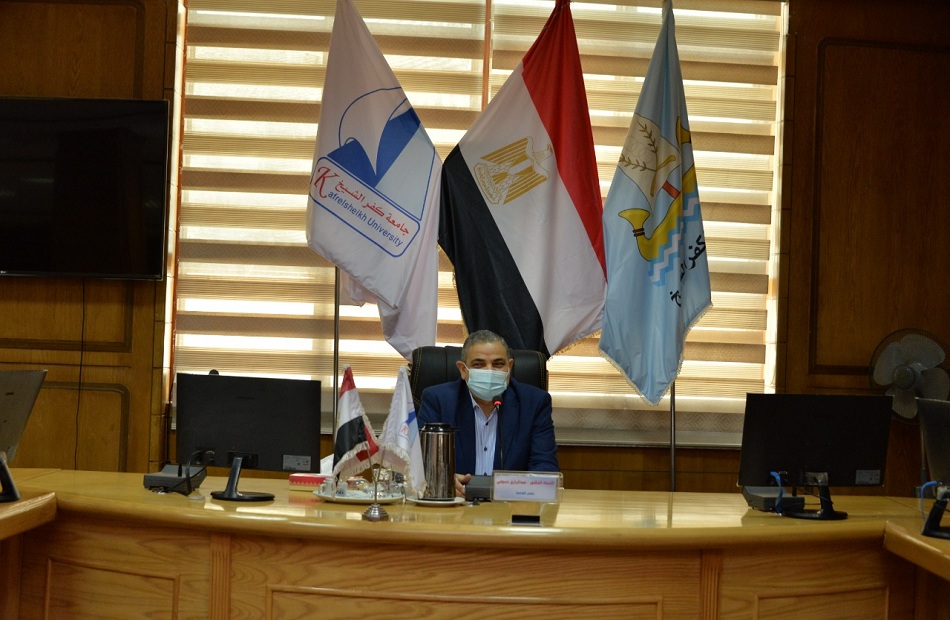 رئيس جامعة كفر الشيخ يترأس الاجتماع الشهري لمجلس العمداء | صور 