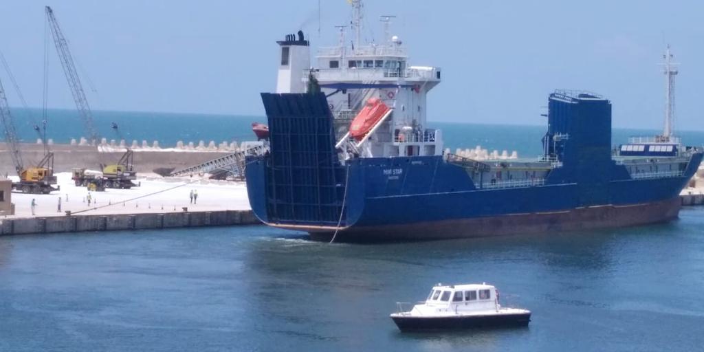 تصدير  طن ملح إلى بلغاريا عبر ميناء العريش  