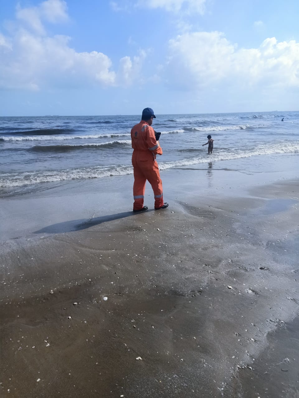 بتروسيف تنجح في مسح الشواطئ وإزالة التلوث الزيتي  صور