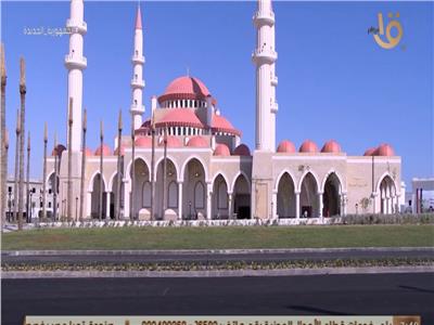 بسعة  مصلٍ مسجد مالك الملك طراز معماري فريد يزين العلمين الجديدة