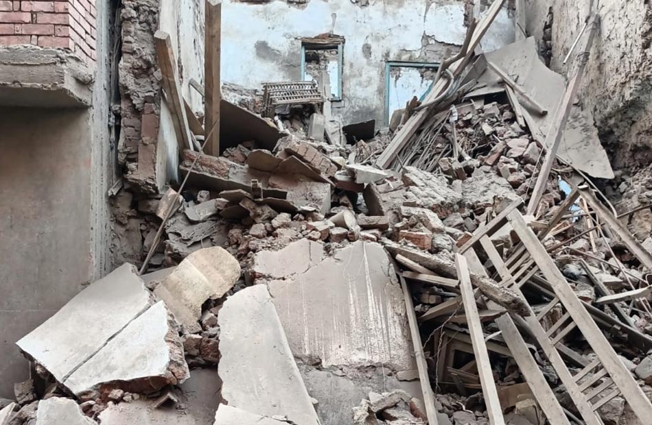 مصرع  أطفال أشقاء وإصابة  آخرين جراء انهيار منزل بإهناسيا في بني سويف