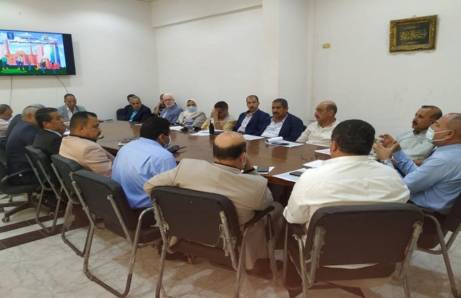 نائب محافظ القاهرة يجتمع بمسئولي شركة النظافة الجديدة |صور 