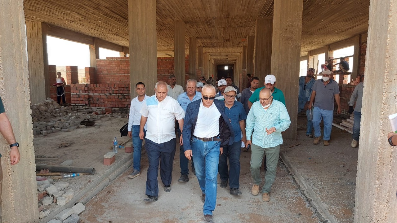  مسئولو  الإسكان  يتفقدون المشروعات بمدينة بدر 