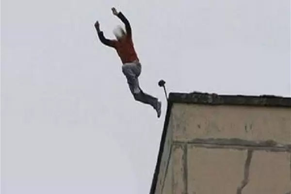 مصرع شاب سقط من أعلى سطح منزله بالستاموني في الدقهلية - بوابة الأهرام