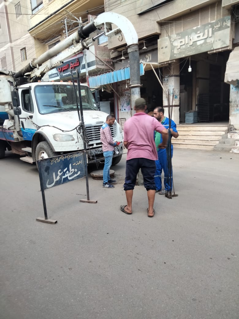 حملات لتطهير بالوعات الصرف الصحي في بيلا بكفر الشيخ