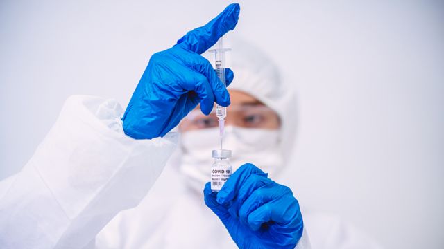 تونس تدرس تطعيم الفئة العمرية من  إلى  عاما ضد كورونا والمغرب تلقح أكثر من  مليونا  