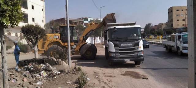 رفع  طن قمامة ومخلفات من شوارع وطرق بسيون بالغربية