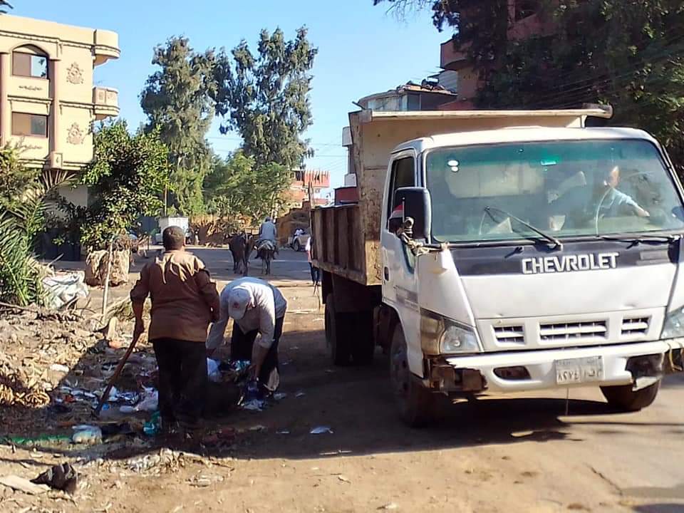 حملة لنظافة طريق الأتوستراد في نطاق حي المعصرة