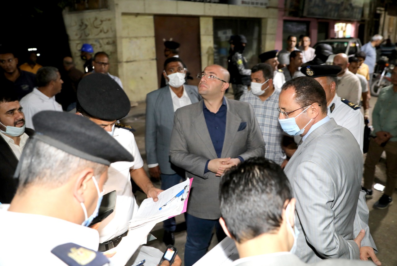 محافظ بني سويف ومدير الأمن يتفقدان الموقع للاطمئنان على المواطنين
