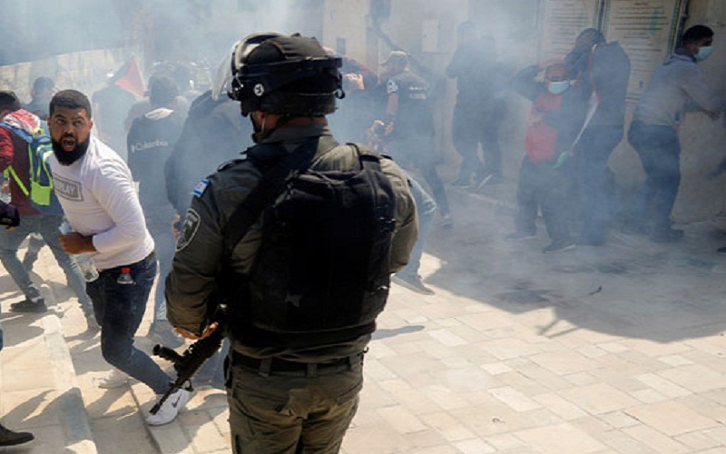مقتل وإصابة  شخصًا في إطلاق فلسطيني النار على أشخاص في كنيس يهودي