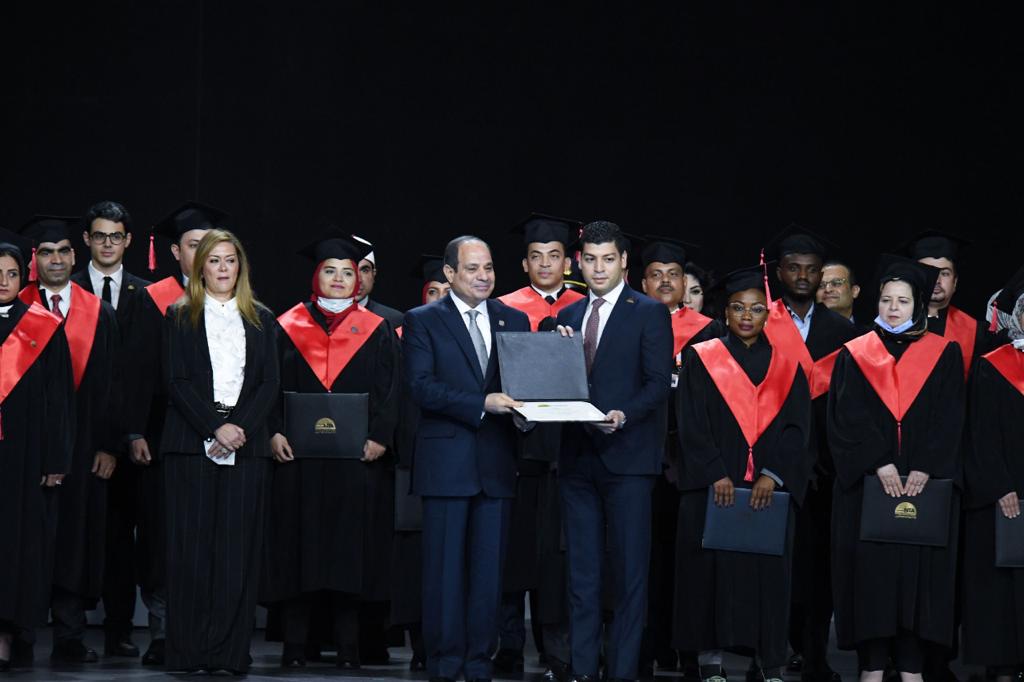 الرئيس عبد الفتاح السيسي يحضر حفل تخرج دفعات الأكاديمية الوطنية للتدريب