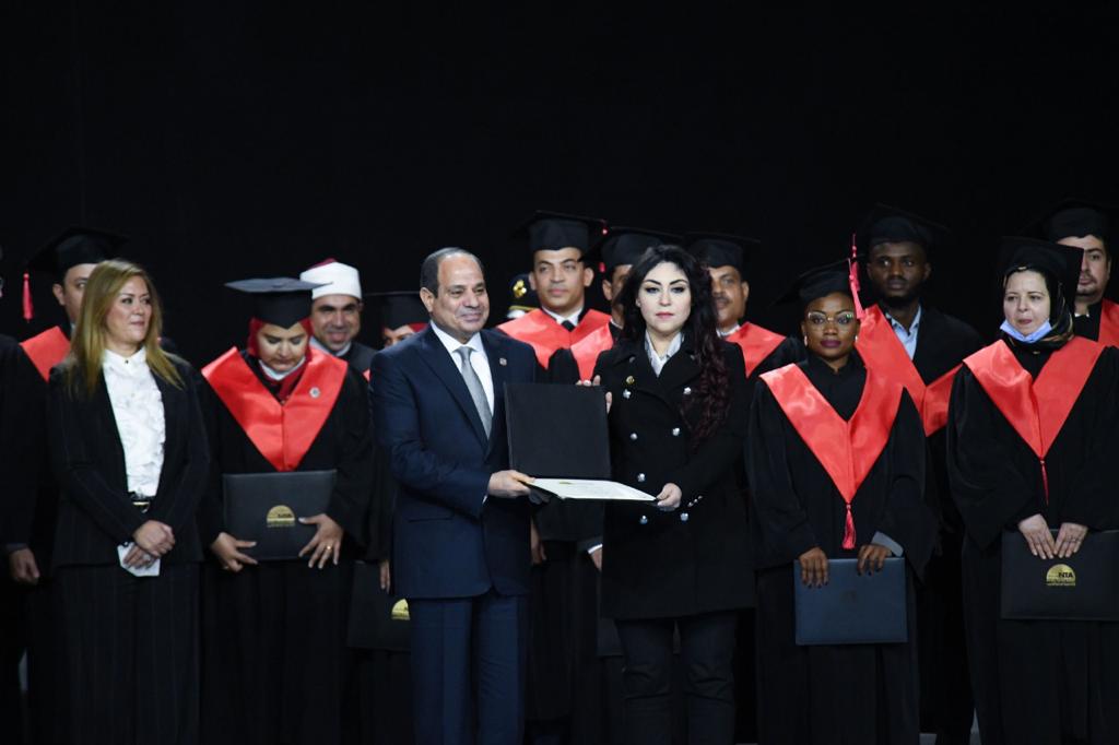 الرئيس عبد الفتاح السيسي يحضر حفل تخرج دفعات الأكاديمية الوطنية للتدريب