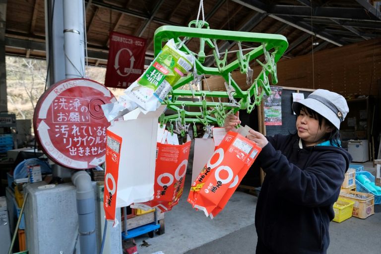 اليابان تخفض النفايات البلاستيكية اعتبارا من أبريل المقبل بموجب مرسوم وزاري جديد