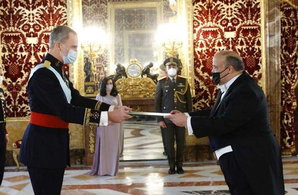 سفير مصر لدى مدريد يقدم أوراق اعتماده إلى ملك إسبانيا| صور