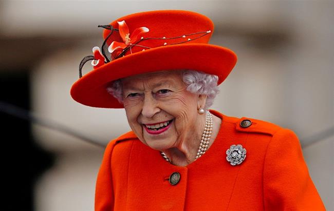 الملكة إليزابيث الثانية تحتفل بمرور  عامًا على اعتلائها العرش في بريطانيا 