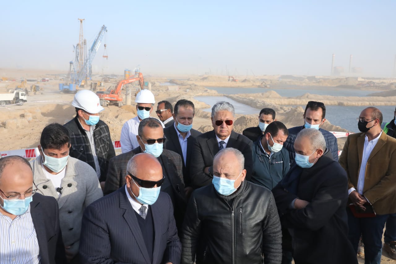 وزير النقل خلال تفقده مشروع تطوير ميناء السخنة