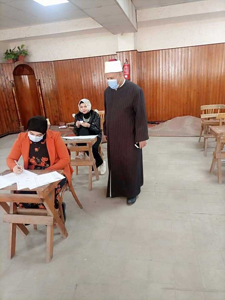  نائب رئيس جامعة الأزهر يتفقد لجان الامتحانات بالمنصورة 