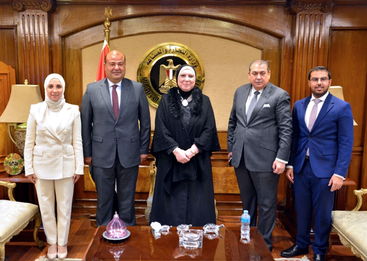 وزيرة الصناعة تستقبل وفد غرفة التجارة العربية الأمريكية لبحث سبل زيادة الصادرات المصرية