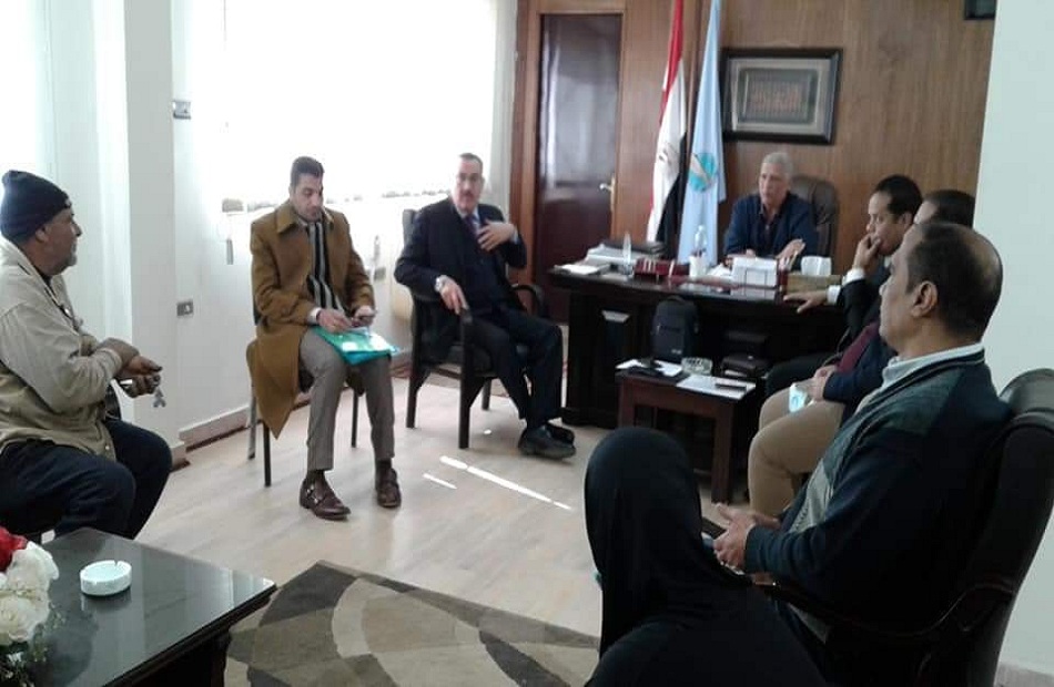 رئيس مدينة مرسى علم يناقش مشكلات المنطقة الحرفية مع الصندوق الاجتماعي| صور