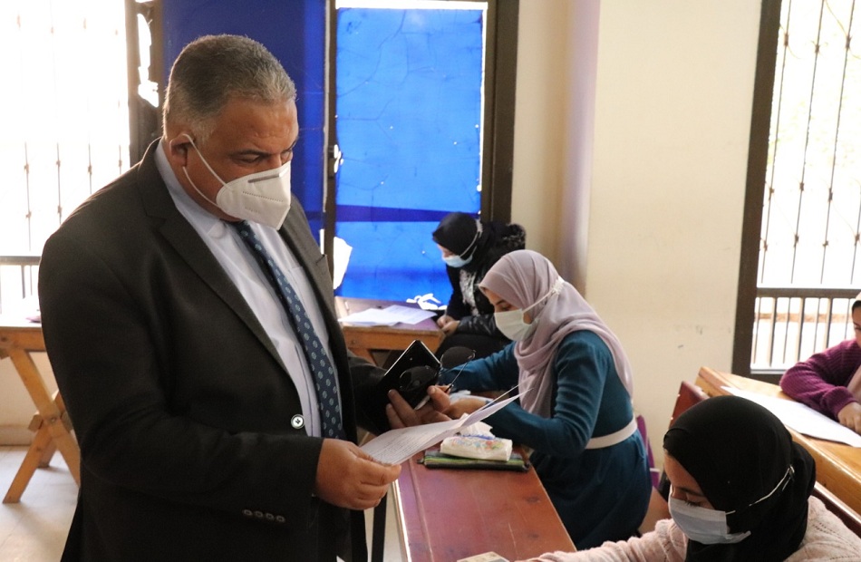 نائب رئيس جامعة الأزهر يتفقد لجان الامتحانات ويشدد على الالتزام بالإجراءات الاحترازية |صور