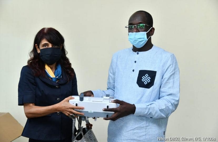 السفيرة مع وزير الصحة السنغالى