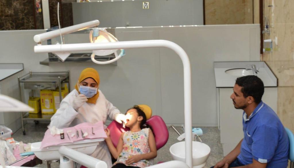 جامعة أسيوط: مستشفى طب الأسنان يستقبل 12825 حالة بعيادة التشخيص و35404  بالأقسام العلاجية | صور - بوابة الأهرام