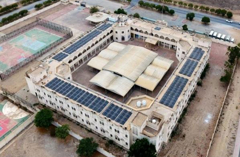 سلطنة عُمان تنجح في تركيب أنظمة توليد الطاقة الشمسية في مصالحها الحكومية