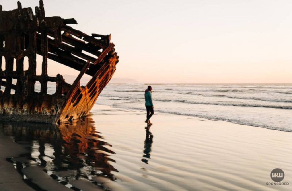 بعد أكثر من نصف قرن حطام سفينة غارقة يظهر على شاطئ في كيب تاون