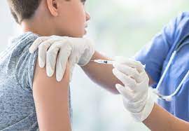إيران تسمح بتطعيم الأطفال الذين تتراوح أعمارهم بين  و عاما بلقاحات كورونا