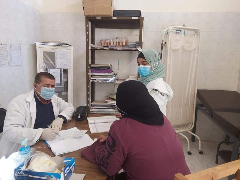 الكشف على  مواطنًا خلال قافلة طبية بقرية الحمراوين في البحر الأحمر | صور