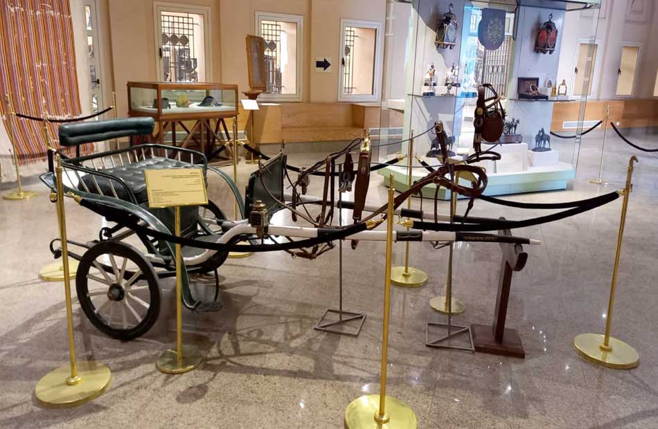  افتتاح معرض  نوادر المقتنيات  بمتحف المركبات الملكية