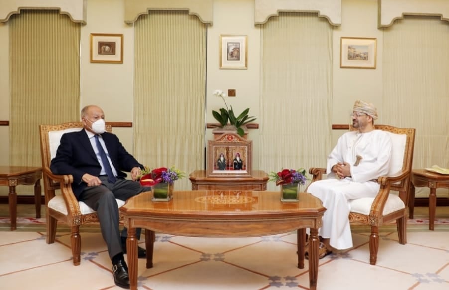أبو الغيط ووزير خارجية عمان يستعرضان الوضع العربي والقضايا الإقليمية المُلحة
