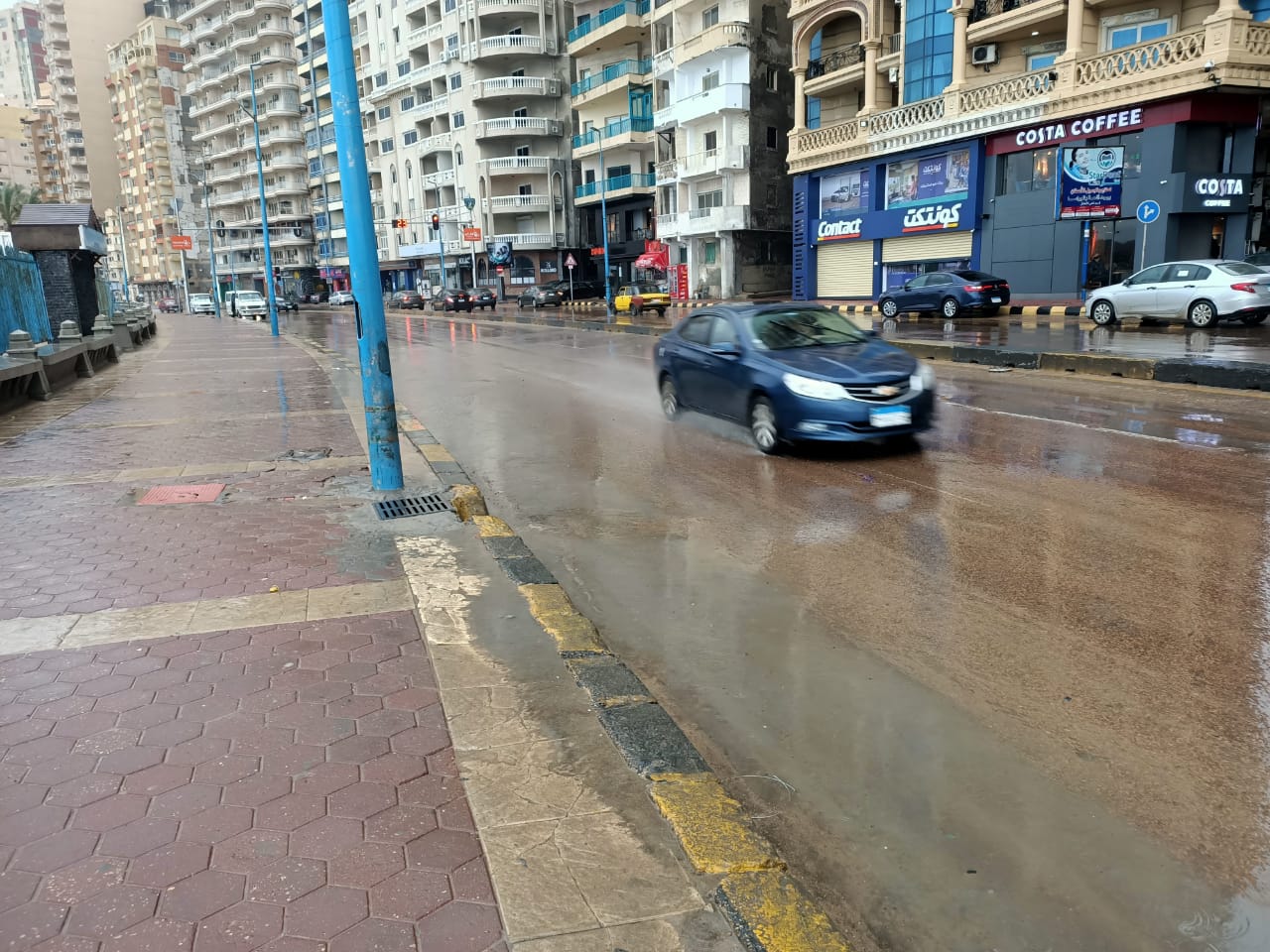 هطول الأمطار الغزيرة على أنحاء متفرقة من الإسكندرية