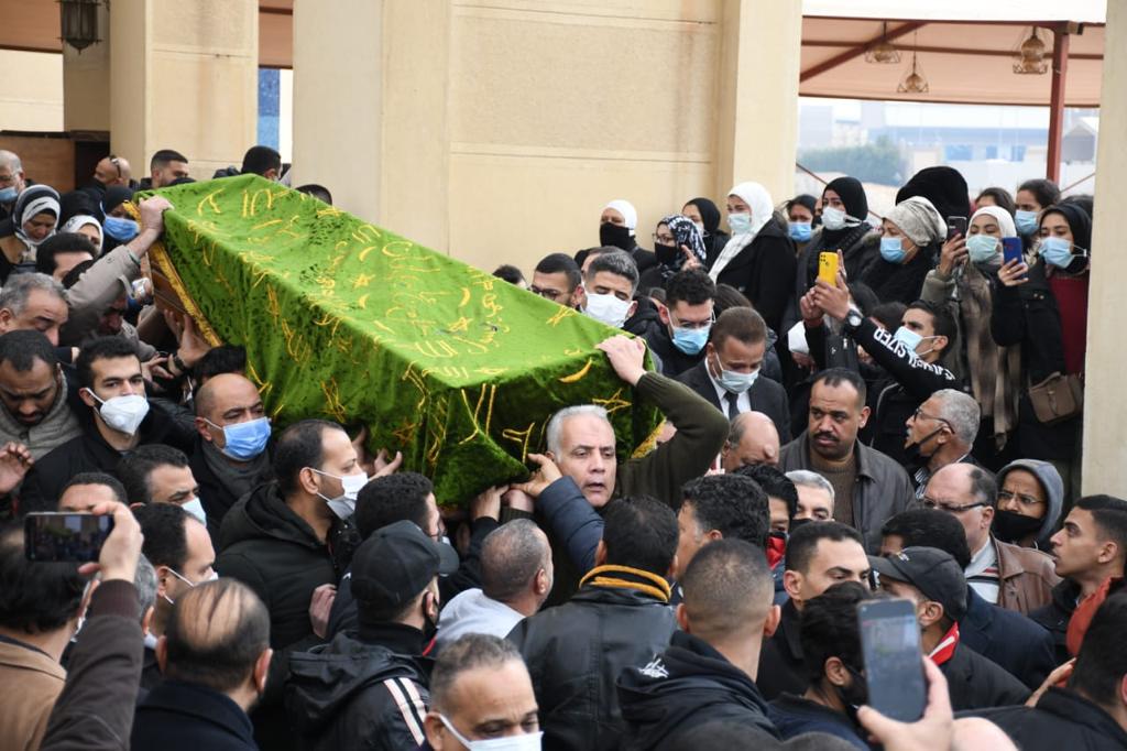 تشييع جثمان الكاتب الصحفي ياسر رزق بحضور وزراء وكتّاب وإعلاميين |صور