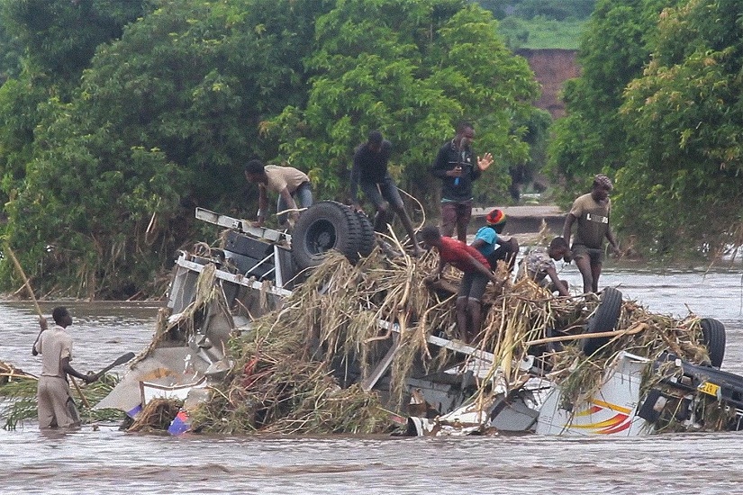 ارتفاع عدد قتلى العاصفة الاستوائية  آنا  بدول الجنوب الإفريقي لـ  شخصا وحصار العشرات تحت الأنقاض