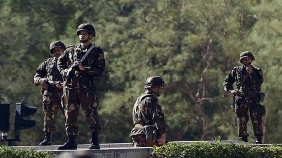 الجزائر مقتل إرهابيين اثنين وفردين من الجيش في عملية عسكرية على الحدود