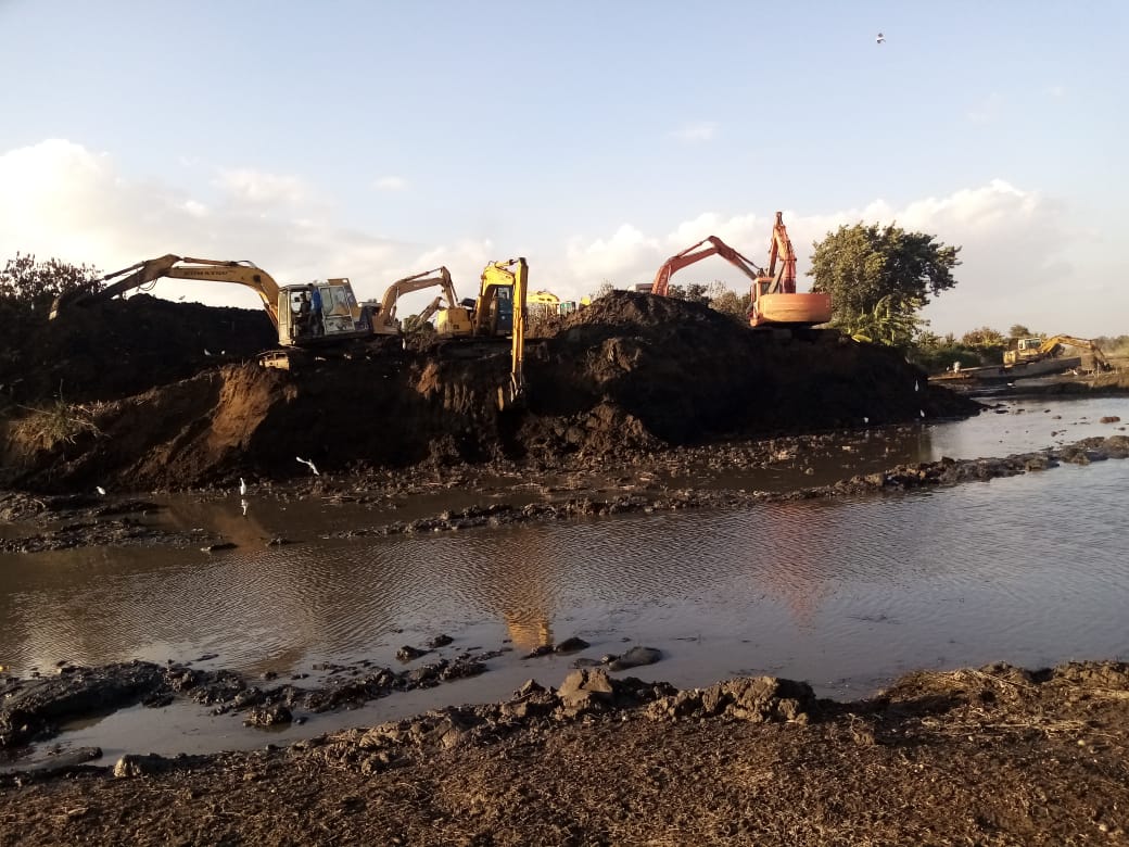 إزالة تعديات على المجاري المائية ومبان مخالفة على أملاك الري في سوهاج