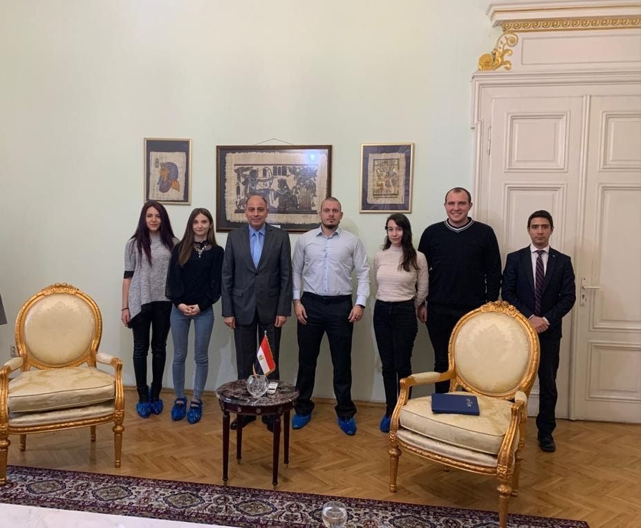 سفير مصر بصوفيا يلتقى الشباب البلغاري المشارك في منتدى شباب العالم