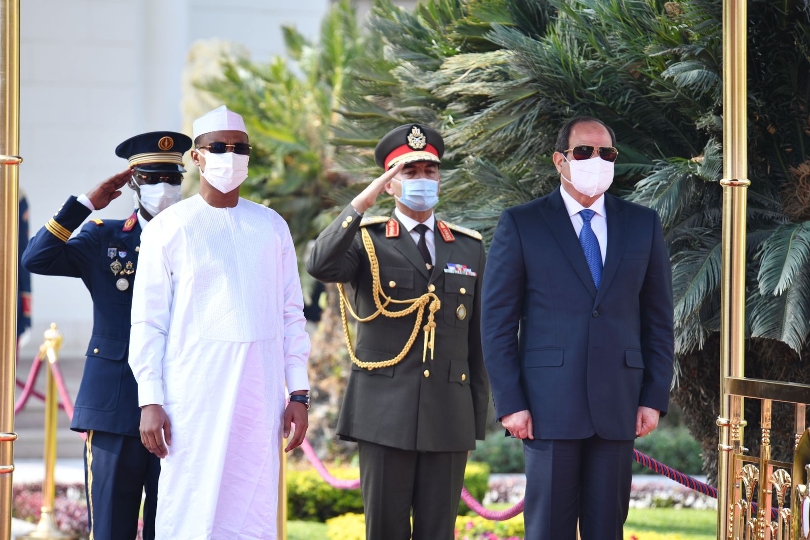 الرئيس السيسي خلال استقباله  لرئيس المجلس العسكري الانتقالي لجمهورية تشاد 