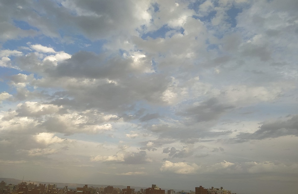 درجات الحرارة اليوم الأرصاد طقس غائم وشبورة والعظمى على القاهرة 