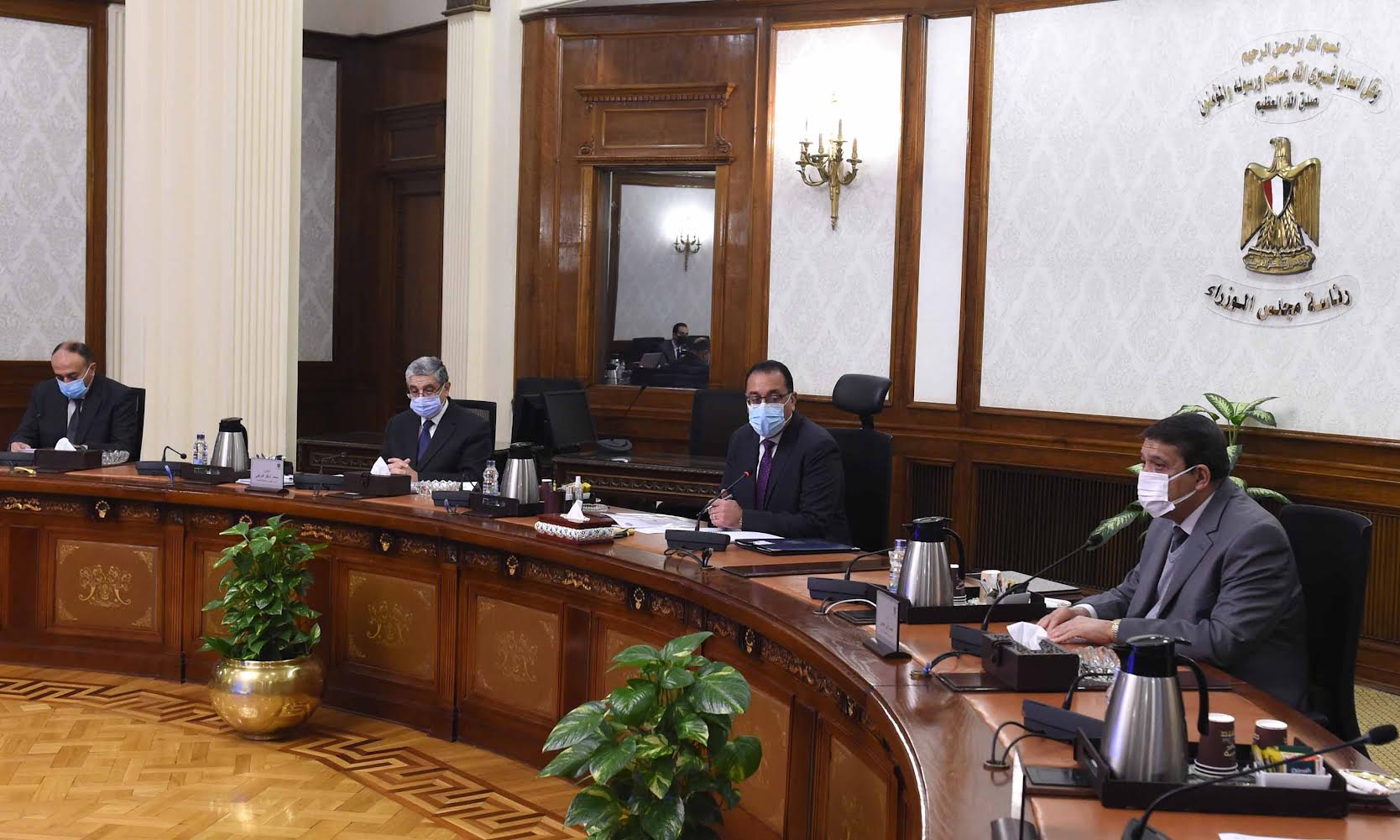 جانب من اجتماع رئيس الوزراء لمتابعة تشغيل شبكتي نقل وتوزيع الكهرباء في العاصمة الإدارية الجديدة