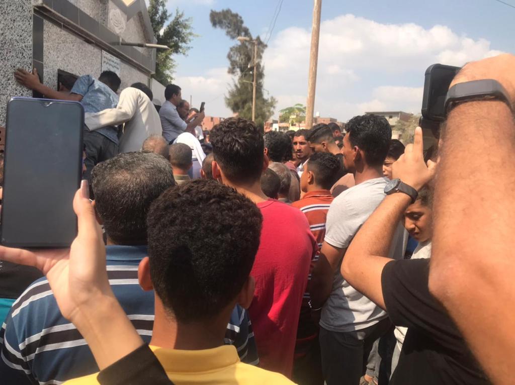 أهالي طرانيس العرب بالدقهلية يشيعون جثمان الطالبة