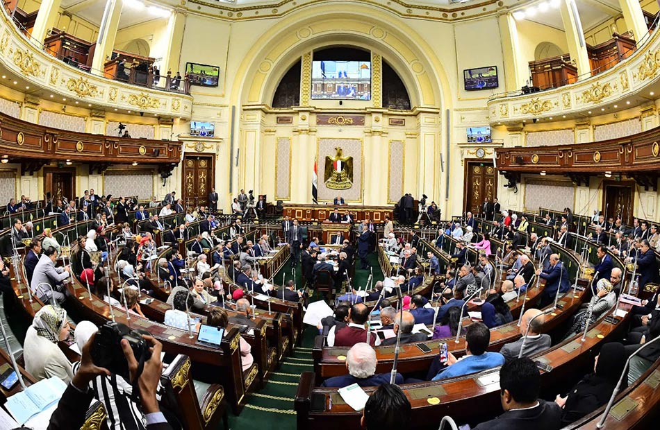 النواب يوافق نهائيا على إعفاء سيارات المصريين المقيمين في الخارج من الضرائب والجمارك  