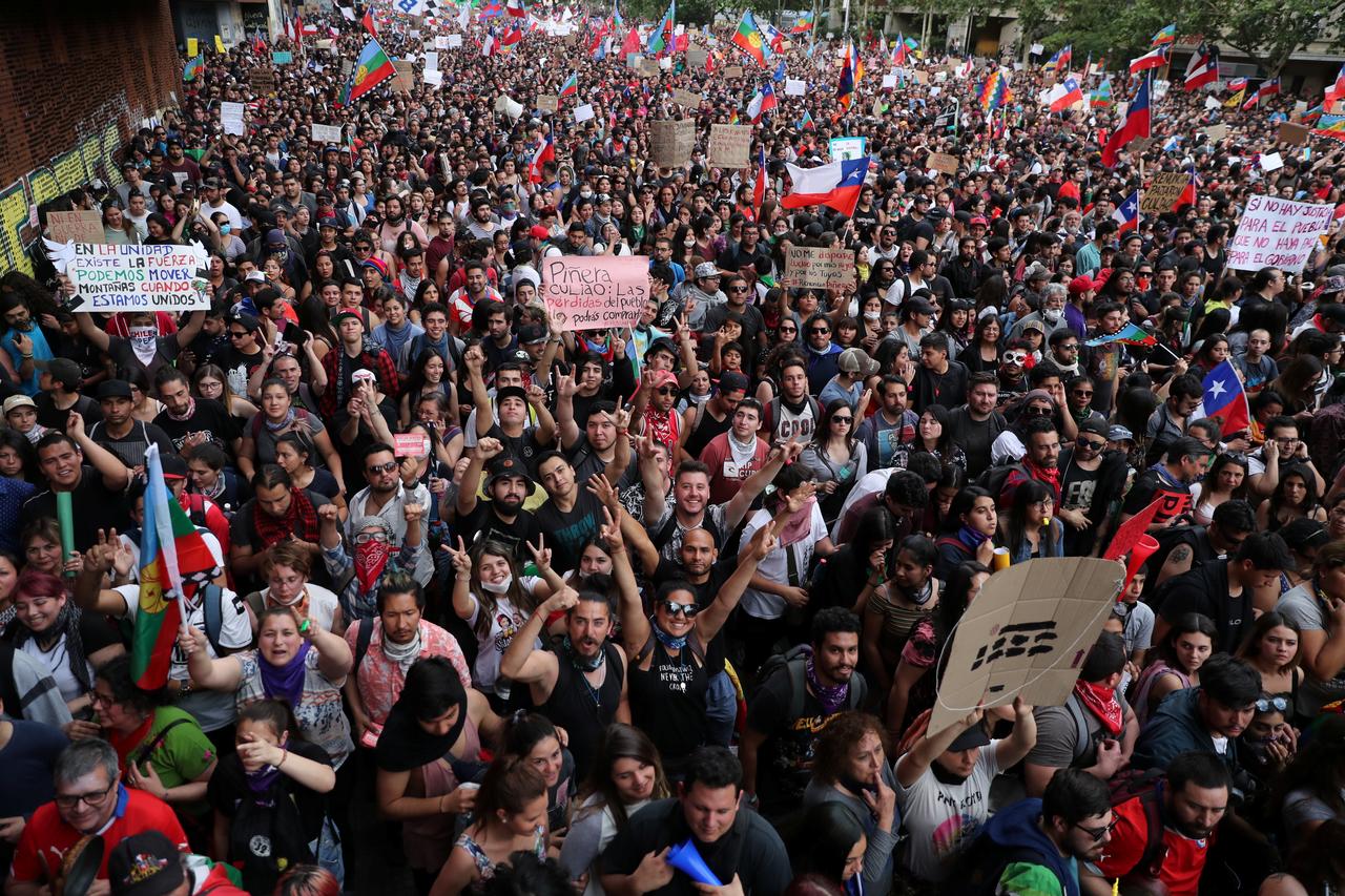 مواجهات في تشيلي في ذكرى الانتفاضة الاجتماعية عام 