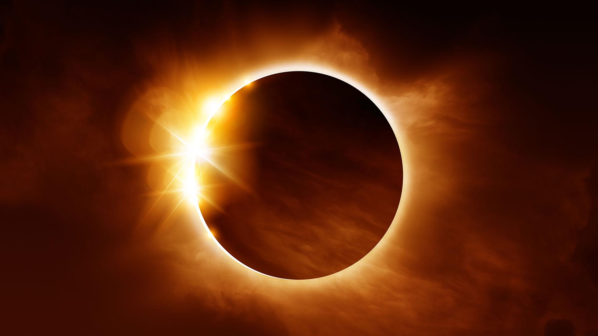 معهد الفلك يبدأ رصد كسوف الشمس الجزئي لمدة ساعتين - بوابة الأهرام