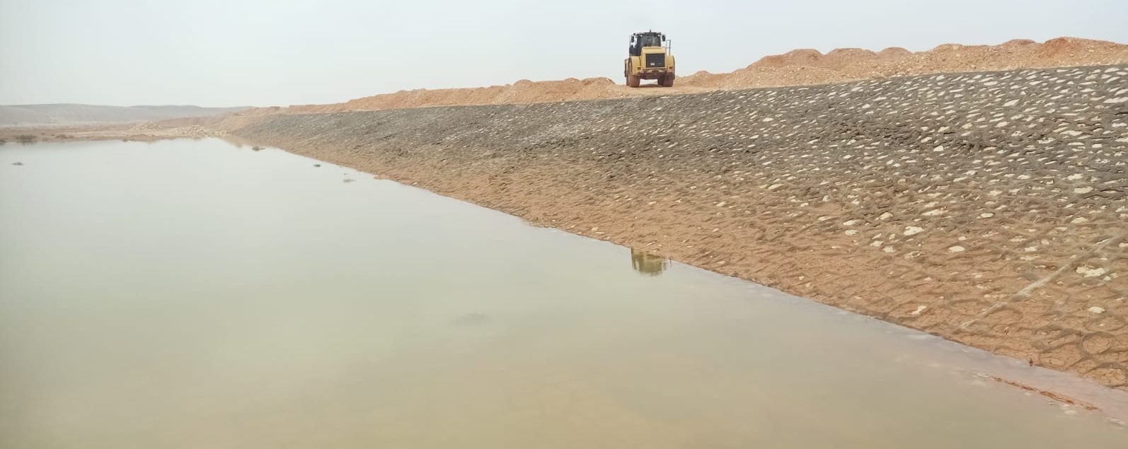 البحيرات الصناعية أمام سدود الحماية بوادى سنور بمحافظة بني سويف