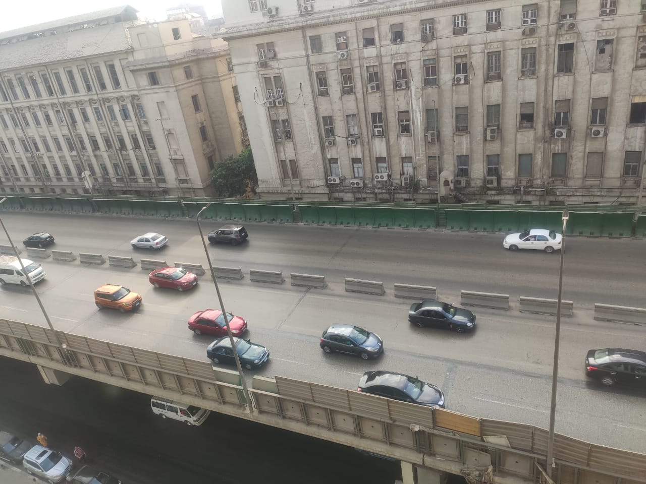 في ثالث أيام الدراسة كثافات مرورية مرتفعة في معظم الطرق الرئيسية بالقاهرة والجيزة