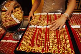 انهيار سعر الذهب اليوم في مصر عيار  ينخفض  جنيها في  ساعات