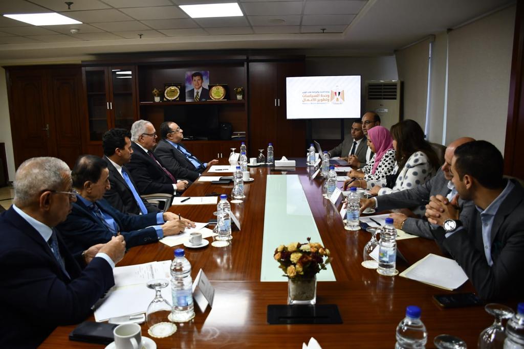 اشرف صبحي يعقد الاجتماع الدوري مع خبراء وحدة السياسات 
