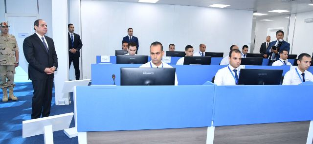 افتتاح الرئيس السيسي مركز التحكم لشبكة الطوارئ والسلامة المتطورة بالمقطم